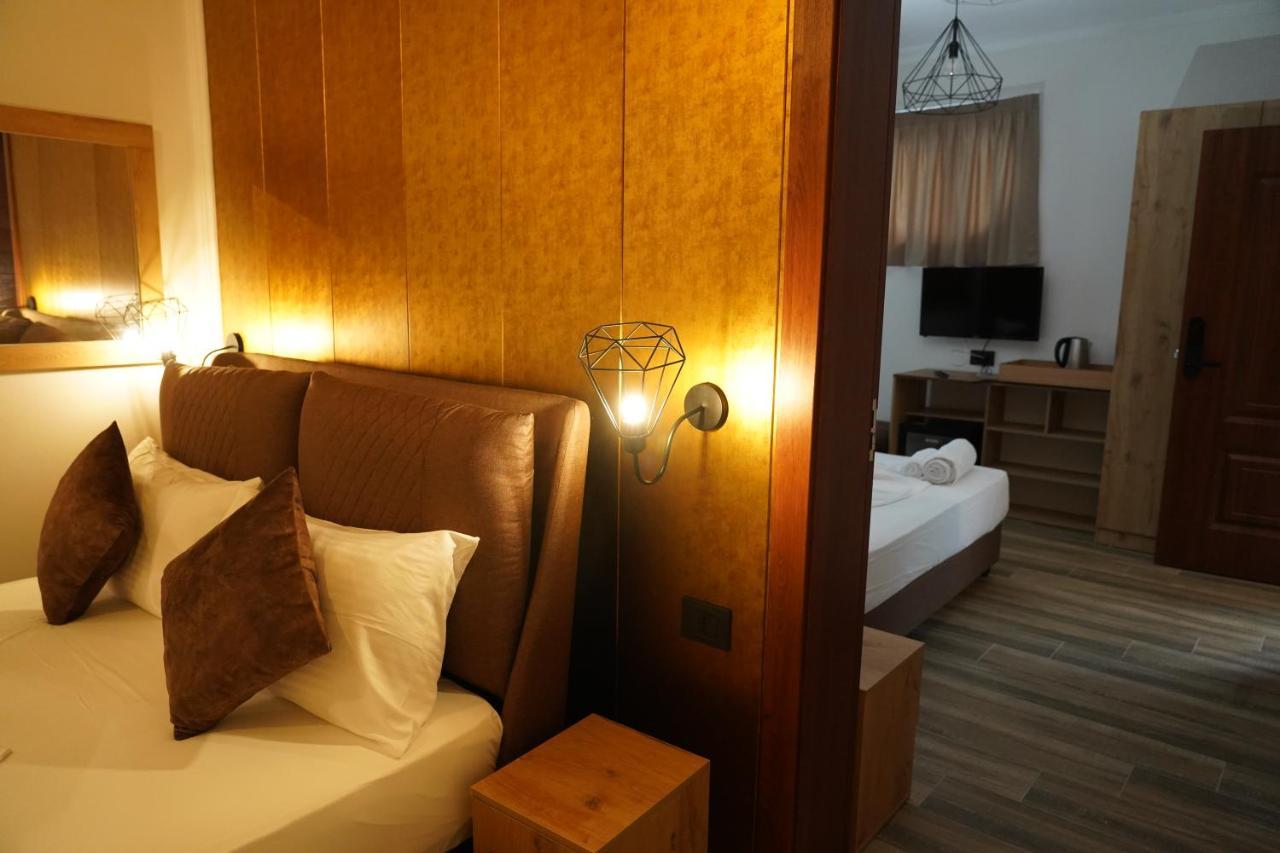 Hotel Monaco&garden Golem (Tirana)